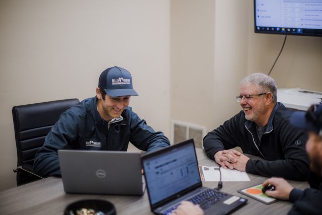 Hiring in Rochester! These sure look like fun guys to hang out with all day, right? As we continue our growth in Rochester, we're adding another Maintenance Account Manager to the team!

Know someone who may be a good fit? Send them our way!

#hiring #landscapejobs #turfjobs