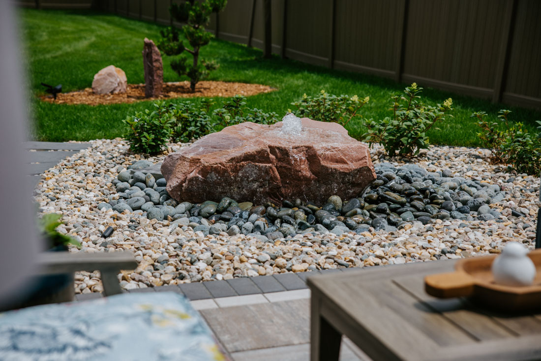 Sioux Quartzite water feature in a Sioux Falls backyard