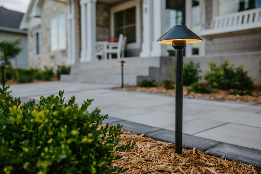 landscape lighting in a mulch bed